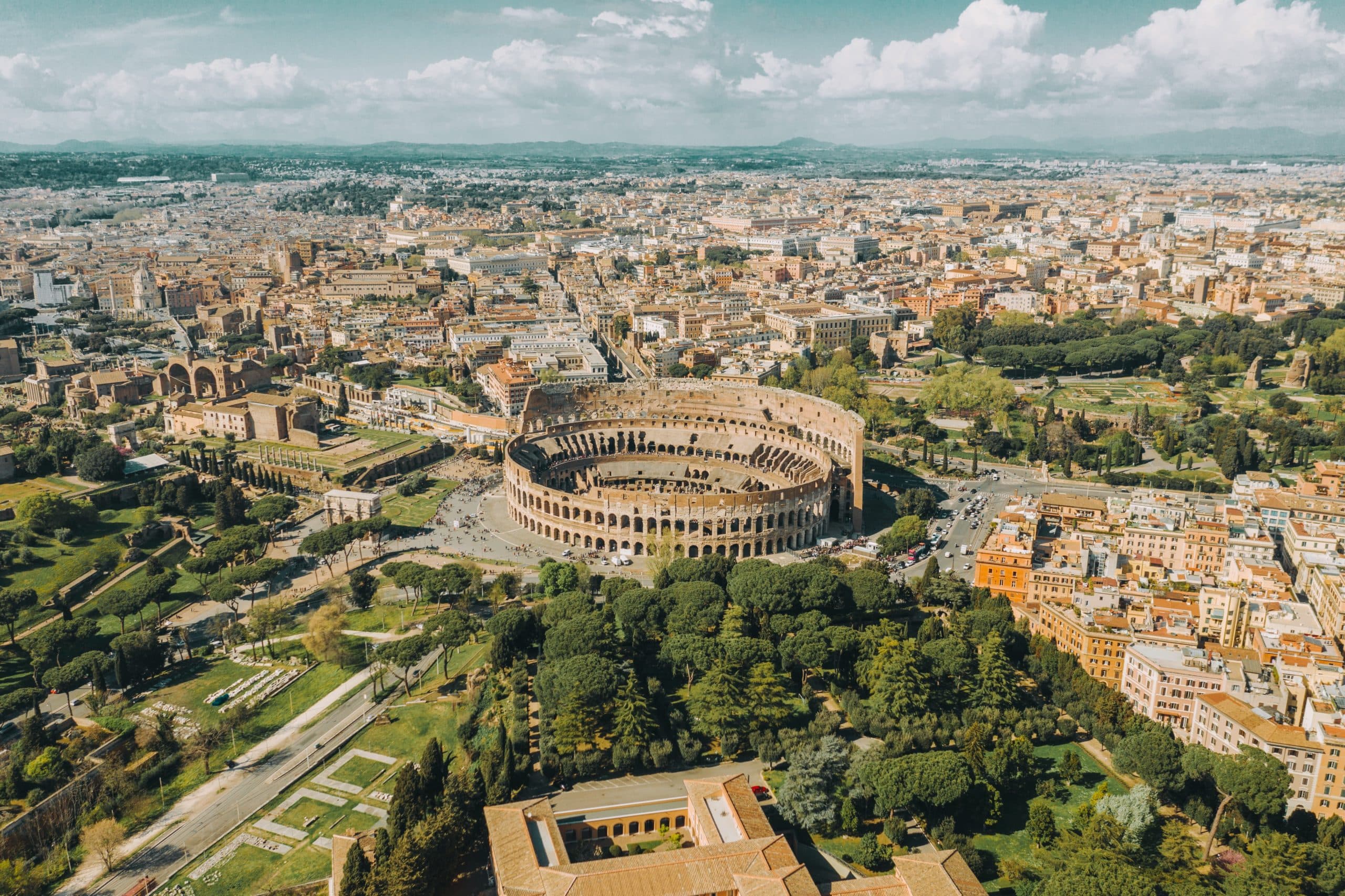 Vista panoramica di Roma e del Colosseo